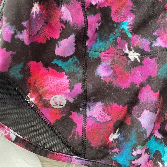 LuluLemon Patterned Shorts - Picture 4 of 4